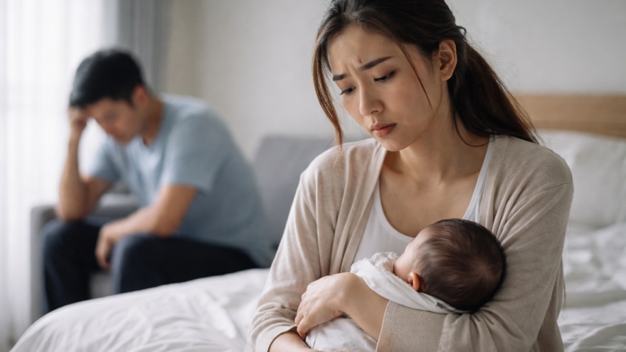 Tôi phát hiện chồng ngoại tình khi vừa sinh con đầu lòng được 2 tháng